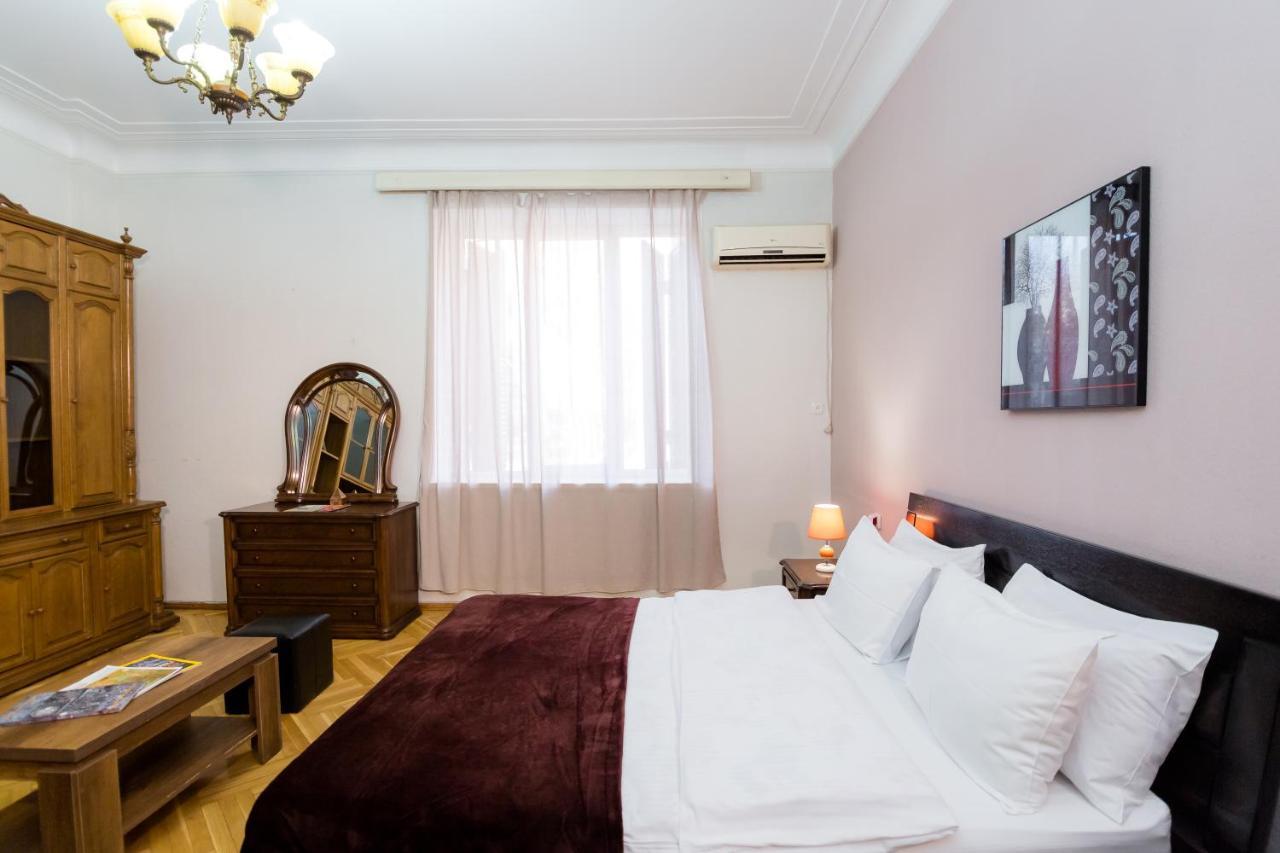 Apartment Gallery Rustaveli 1 Tbilisi Esterno foto