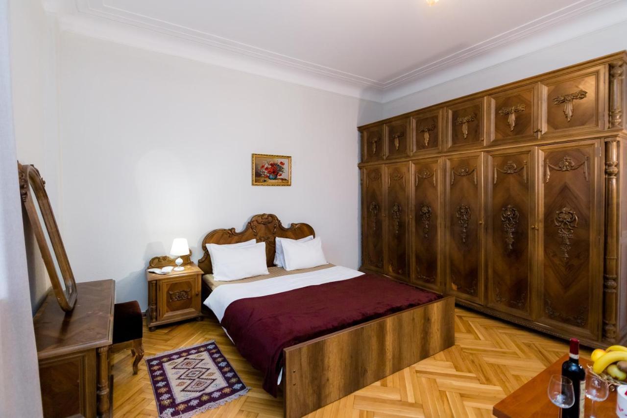 Apartment Gallery Rustaveli 1 Tbilisi Esterno foto