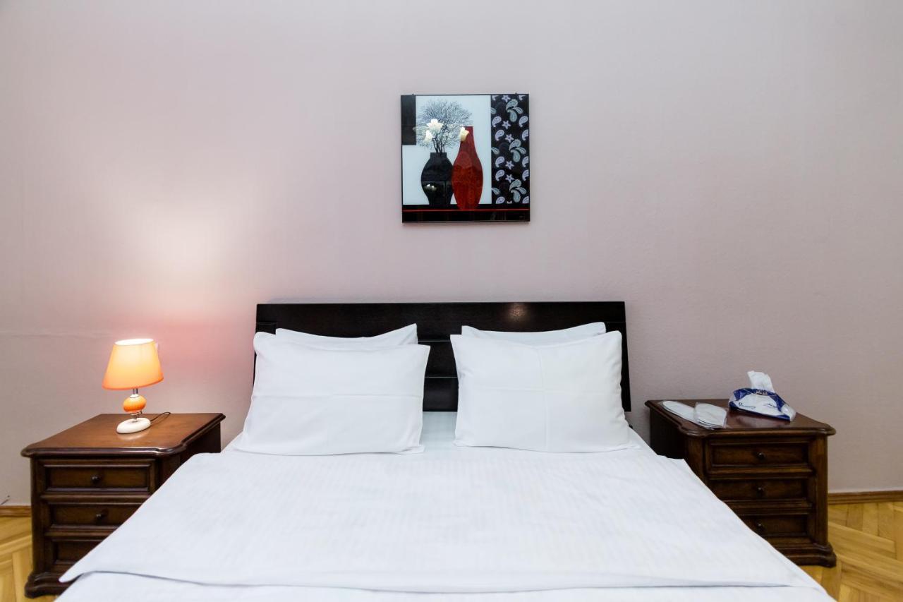 Apartment Gallery Rustaveli 1 Tbilisi Esterno foto